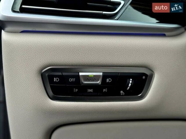 Серый БМВ X7, объемом двигателя 3 л и пробегом 75 тыс. км за 59000 $, фото 67 на Automoto.ua