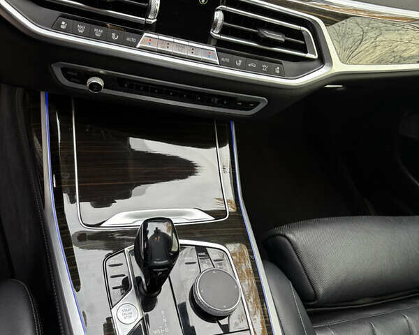 Сірий БМВ X7, об'ємом двигуна 3 л та пробігом 131 тис. км за 60700 $, фото 18 на Automoto.ua