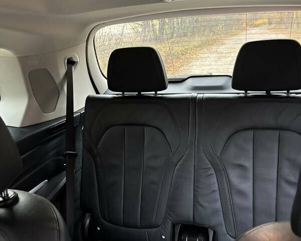 Сірий БМВ X7, об'ємом двигуна 3 л та пробігом 131 тис. км за 60700 $, фото 22 на Automoto.ua