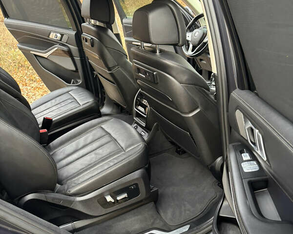 Сірий БМВ X7, об'ємом двигуна 3 л та пробігом 131 тис. км за 60700 $, фото 13 на Automoto.ua