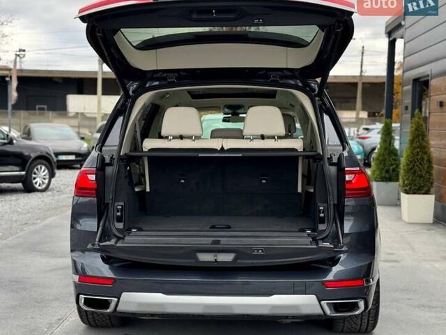 Серый БМВ X7, объемом двигателя 3 л и пробегом 75 тыс. км за 59000 $, фото 1 на Automoto.ua