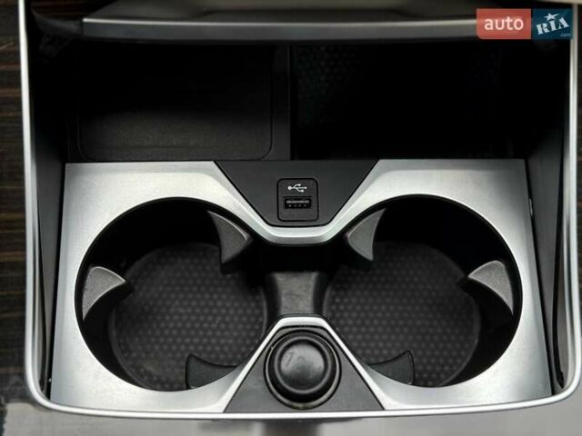 Серый БМВ X7, объемом двигателя 3 л и пробегом 75 тыс. км за 59000 $, фото 83 на Automoto.ua