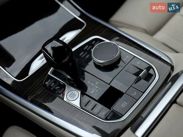 Серый БМВ X7, объемом двигателя 3 л и пробегом 75 тыс. км за 59000 $, фото 81 на Automoto.ua