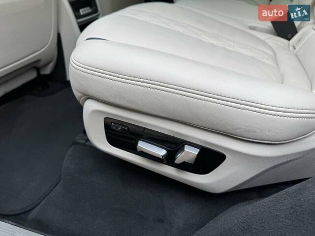 Серый БМВ X7, объемом двигателя 3 л и пробегом 259 тыс. км за 57500 $, фото 11 на Automoto.ua