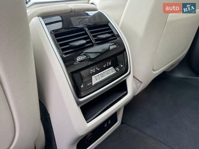 Серый БМВ X7, объемом двигателя 3 л и пробегом 259 тыс. км за 57500 $, фото 54 на Automoto.ua