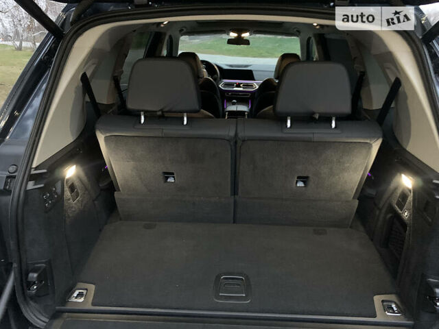 Серый БМВ X7, объемом двигателя 3 л и пробегом 78 тыс. км за 67900 $, фото 47 на Automoto.ua