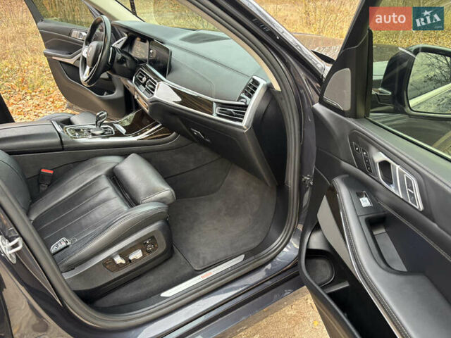 Сірий БМВ X7, об'ємом двигуна 3 л та пробігом 131 тис. км за 60700 $, фото 14 на Automoto.ua