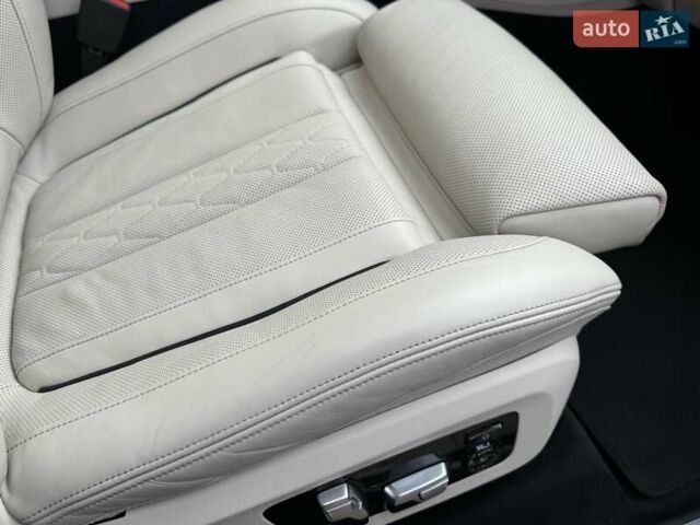 Серый БМВ X7, объемом двигателя 3 л и пробегом 259 тыс. км за 57500 $, фото 33 на Automoto.ua