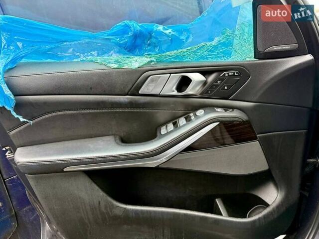 Сірий БМВ X7, об'ємом двигуна 3 л та пробігом 86 тис. км за 41800 $, фото 33 на Automoto.ua