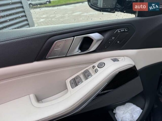 Серый БМВ X7, объемом двигателя 3 л и пробегом 259 тыс. км за 57500 $, фото 18 на Automoto.ua