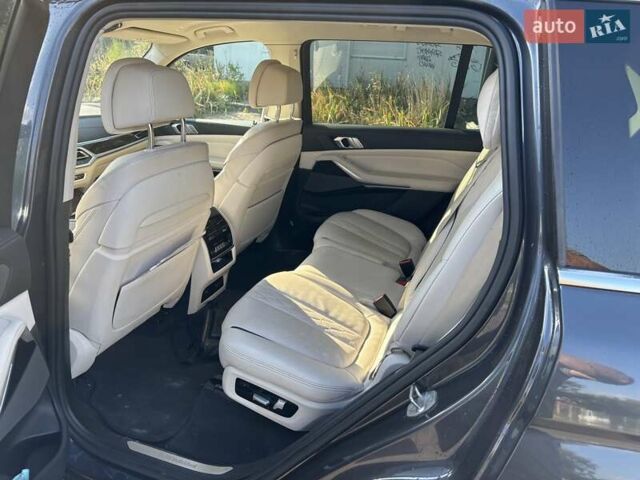 Сірий БМВ X7, об'ємом двигуна 3 л та пробігом 257 тис. км за 63000 $, фото 2 на Automoto.ua