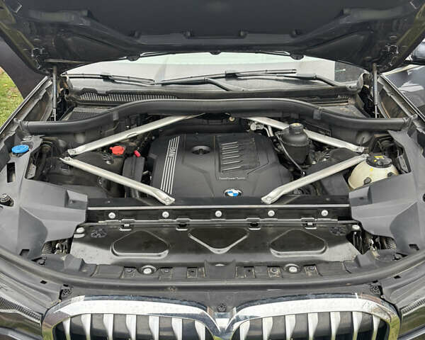 Сірий БМВ X7, об'ємом двигуна 3 л та пробігом 131 тис. км за 60700 $, фото 4 на Automoto.ua