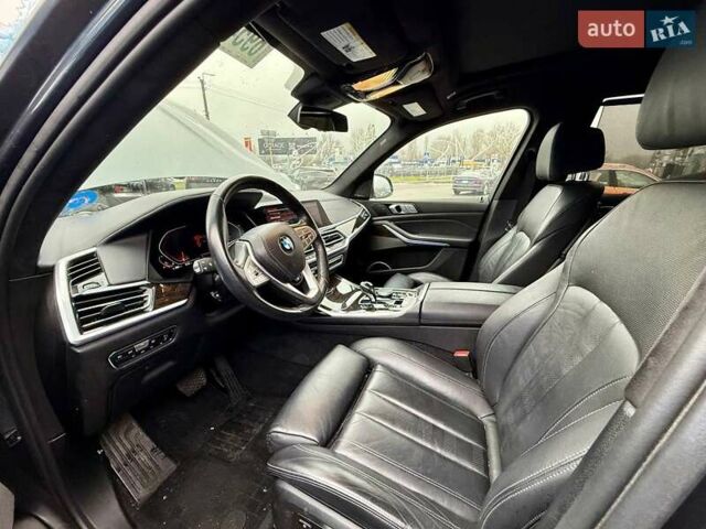 Сірий БМВ X7, об'ємом двигуна 3 л та пробігом 86 тис. км за 41800 $, фото 32 на Automoto.ua