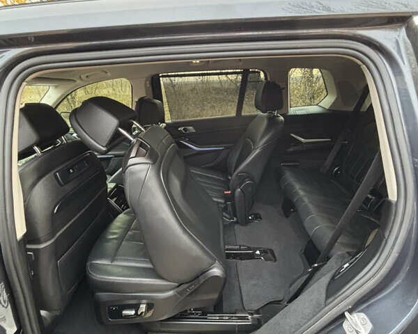 Сірий БМВ X7, об'ємом двигуна 3 л та пробігом 131 тис. км за 60700 $, фото 16 на Automoto.ua