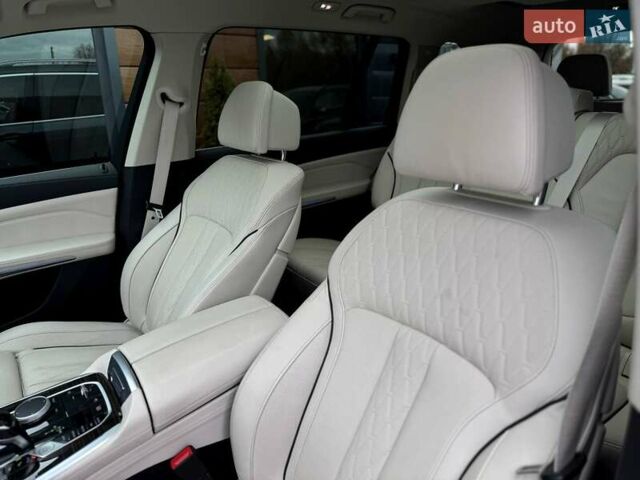 Серый БМВ X7, объемом двигателя 3 л и пробегом 75 тыс. км за 59000 $, фото 93 на Automoto.ua
