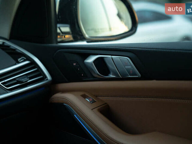 Серый БМВ X7, объемом двигателя 3 л и пробегом 56 тыс. км за 68900 $, фото 37 на Automoto.ua