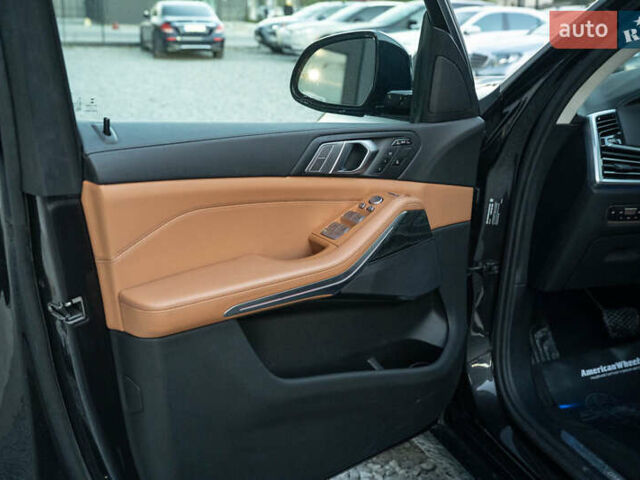 Серый БМВ X7, объемом двигателя 3 л и пробегом 56 тыс. км за 68900 $, фото 50 на Automoto.ua