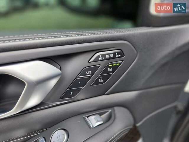 Серый БМВ X7, объемом двигателя 3 л и пробегом 111 тыс. км за 85999 $, фото 15 на Automoto.ua