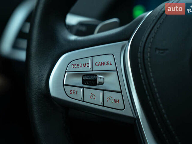 Серый БМВ X7, объемом двигателя 3 л и пробегом 56 тыс. км за 68900 $, фото 26 на Automoto.ua