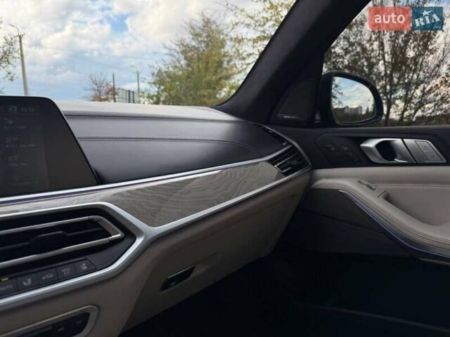 Серый БМВ X7, объемом двигателя 2.99 л и пробегом 116 тыс. км за 85000 $, фото 87 на Automoto.ua