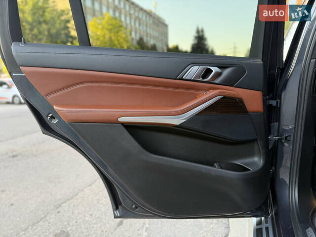 Серый БМВ X7, объемом двигателя 2.99 л и пробегом 194 тыс. км за 65900 $, фото 67 на Automoto.ua