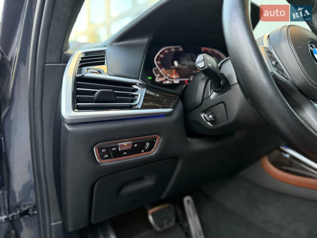 Серый БМВ X7, объемом двигателя 2.99 л и пробегом 194 тыс. км за 65900 $, фото 42 на Automoto.ua