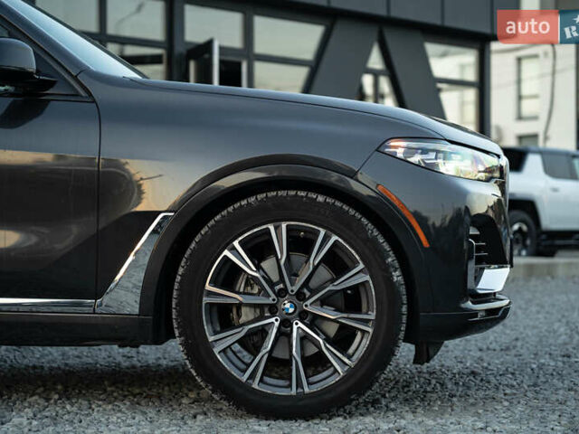 Серый БМВ X7, объемом двигателя 3 л и пробегом 56 тыс. км за 68900 $, фото 11 на Automoto.ua
