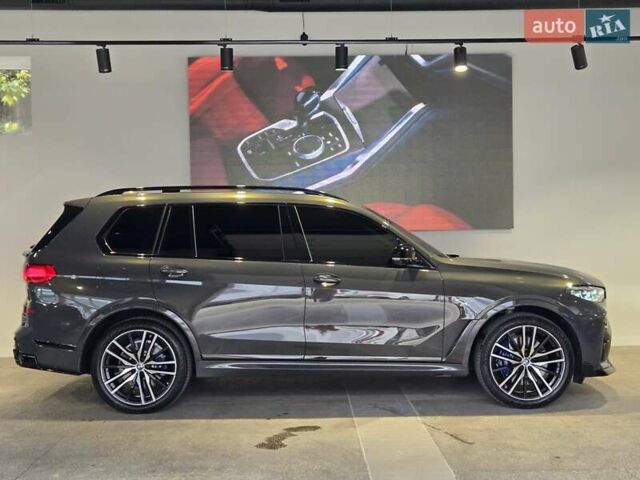 Серый БМВ X7, объемом двигателя 3 л и пробегом 111 тыс. км за 85999 $, фото 4 на Automoto.ua
