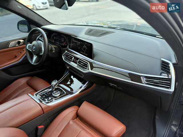 Серый БМВ X7, объемом двигателя 2.99 л и пробегом 194 тыс. км за 65900 $, фото 87 на Automoto.ua