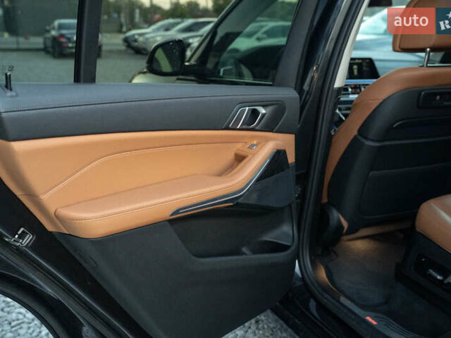 Серый БМВ X7, объемом двигателя 3 л и пробегом 56 тыс. км за 68900 $, фото 52 на Automoto.ua