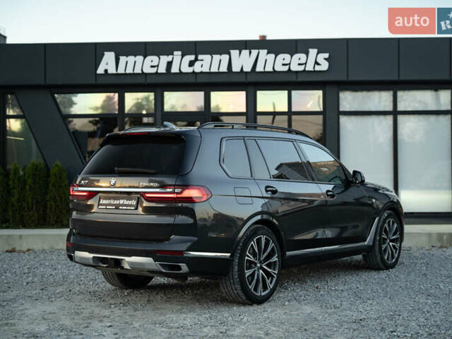 Серый БМВ X7, объемом двигателя 3 л и пробегом 56 тыс. км за 68900 $, фото 4 на Automoto.ua