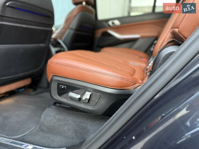 Серый БМВ X7, объемом двигателя 2.99 л и пробегом 194 тыс. км за 65900 $, фото 69 на Automoto.ua