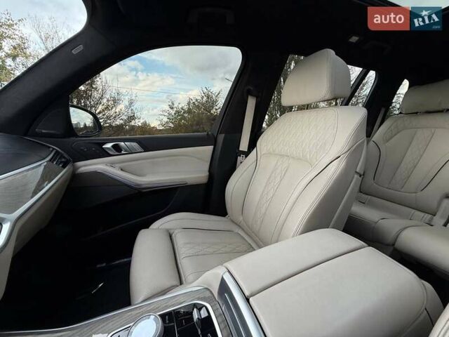 Серый БМВ X7, объемом двигателя 2.99 л и пробегом 116 тыс. км за 85000 $, фото 88 на Automoto.ua