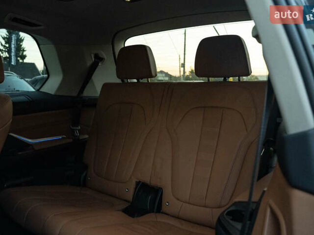 Серый БМВ X7, объемом двигателя 3 л и пробегом 56 тыс. км за 68900 $, фото 47 на Automoto.ua