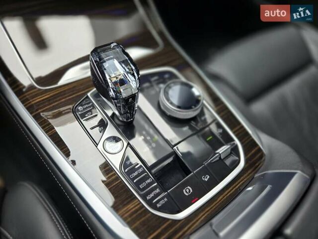 Серый БМВ X7, объемом двигателя 3 л и пробегом 111 тыс. км за 85999 $, фото 17 на Automoto.ua