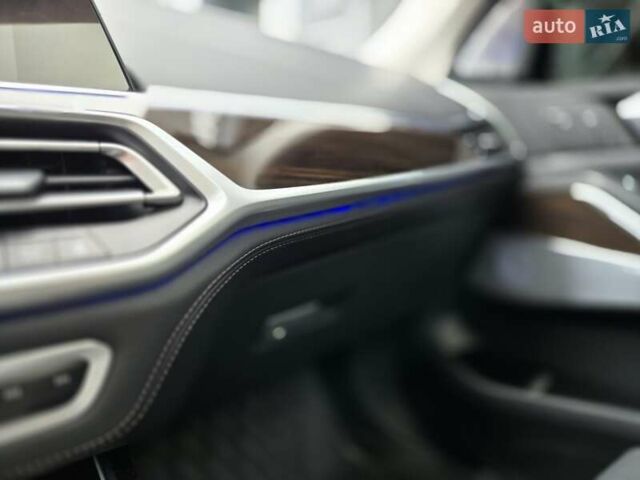 Серый БМВ X7, объемом двигателя 3 л и пробегом 111 тыс. км за 85999 $, фото 30 на Automoto.ua