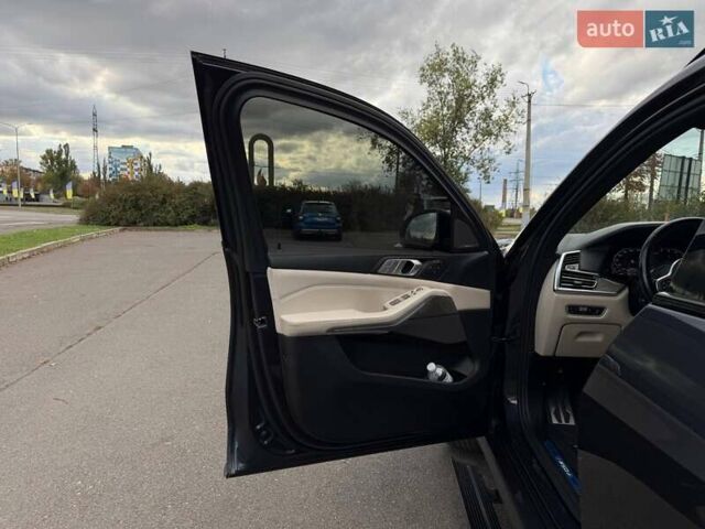 Серый БМВ X7, объемом двигателя 2.99 л и пробегом 116 тыс. км за 85000 $, фото 42 на Automoto.ua