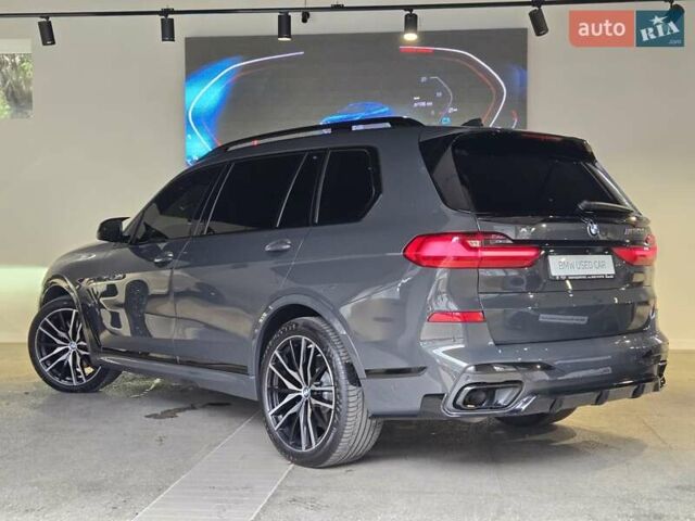 Серый БМВ X7, объемом двигателя 3 л и пробегом 111 тыс. км за 85999 $, фото 7 на Automoto.ua