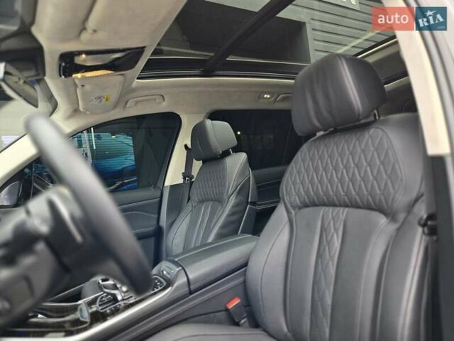 Серый БМВ X7, объемом двигателя 3 л и пробегом 111 тыс. км за 85999 $, фото 12 на Automoto.ua