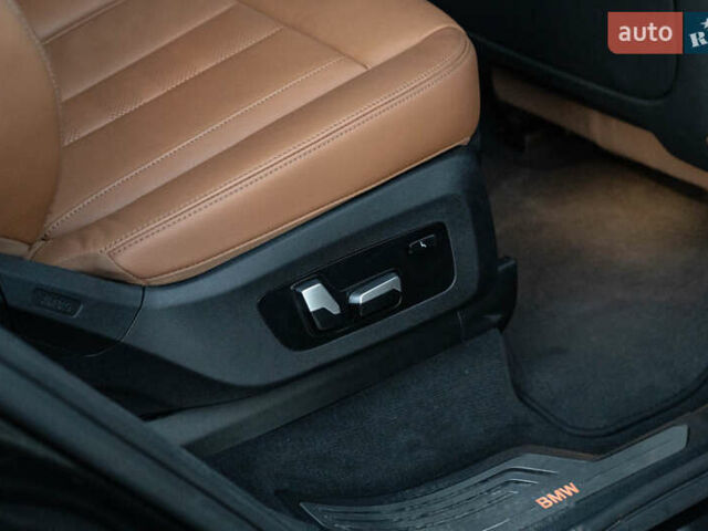 Серый БМВ X7, объемом двигателя 3 л и пробегом 56 тыс. км за 68900 $, фото 43 на Automoto.ua