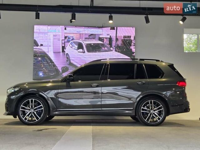 Серый БМВ X7, объемом двигателя 3 л и пробегом 111 тыс. км за 85999 $, фото 2 на Automoto.ua