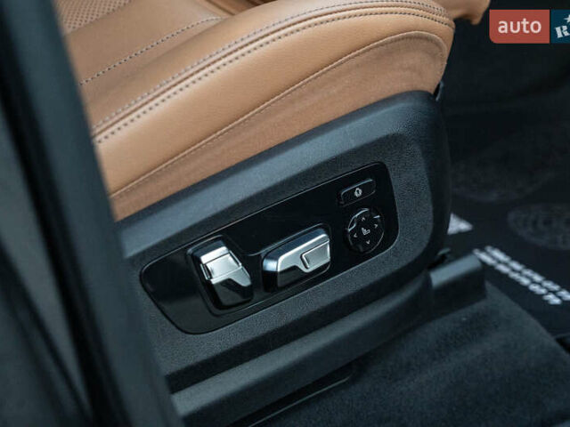 Серый БМВ X7, объемом двигателя 3 л и пробегом 56 тыс. км за 68900 $, фото 38 на Automoto.ua