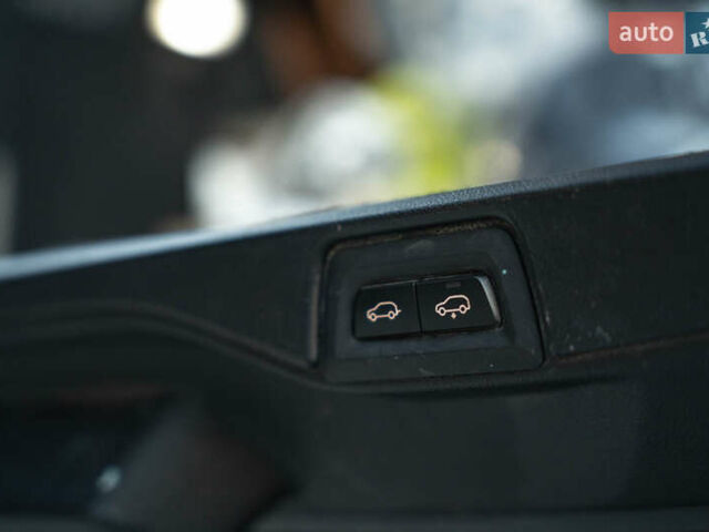 Серый БМВ X7, объемом двигателя 3 л и пробегом 56 тыс. км за 68900 $, фото 49 на Automoto.ua