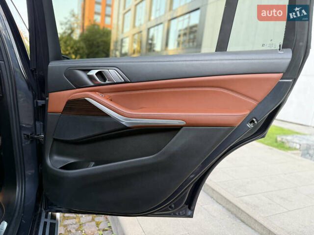 Серый БМВ X7, объемом двигателя 2.99 л и пробегом 194 тыс. км за 65900 $, фото 80 на Automoto.ua