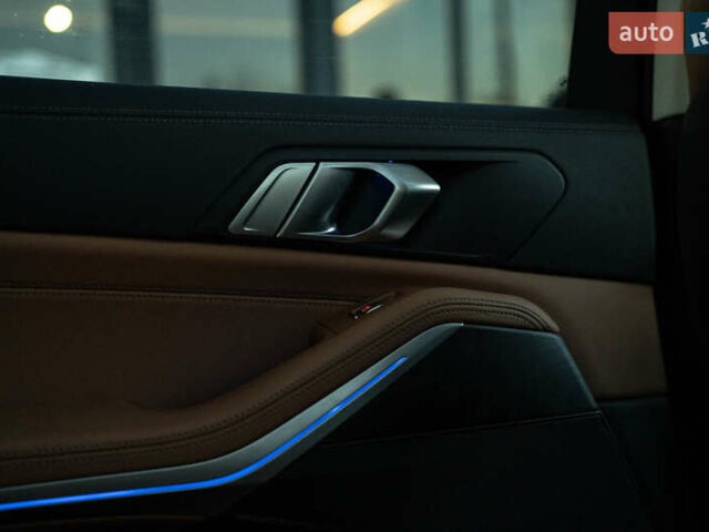 Серый БМВ X7, объемом двигателя 3 л и пробегом 56 тыс. км за 68900 $, фото 45 на Automoto.ua