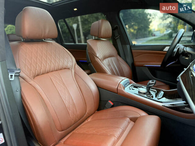 Серый БМВ X7, объемом двигателя 2.99 л и пробегом 194 тыс. км за 65900 $, фото 88 на Automoto.ua