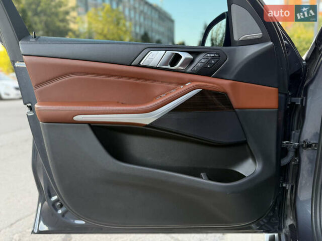 Серый БМВ X7, объемом двигателя 2.99 л и пробегом 194 тыс. км за 65900 $, фото 34 на Automoto.ua