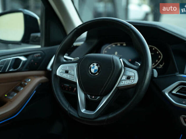 Серый БМВ X7, объемом двигателя 3 л и пробегом 56 тыс. км за 68900 $, фото 24 на Automoto.ua