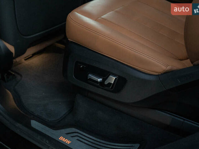Серый БМВ X7, объемом двигателя 3 л и пробегом 56 тыс. км за 68900 $, фото 42 на Automoto.ua