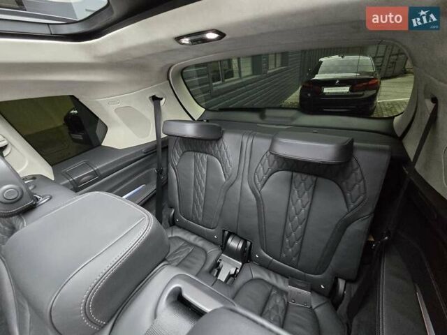 Серый БМВ X7, объемом двигателя 3 л и пробегом 111 тыс. км за 85999 $, фото 26 на Automoto.ua